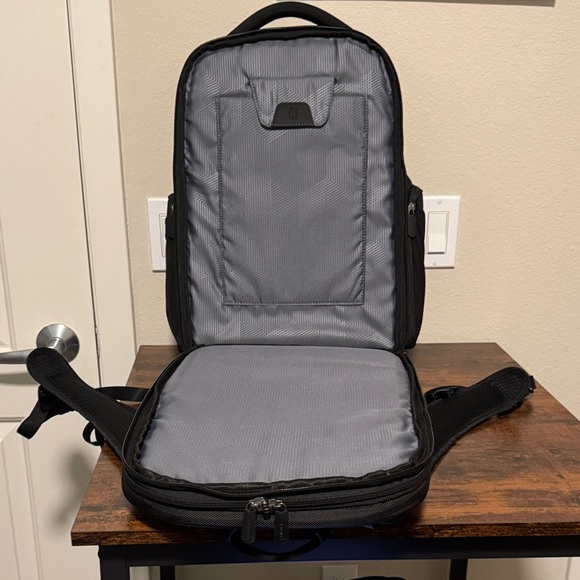Targus Black Professional Backpack - Picture 4 of 9